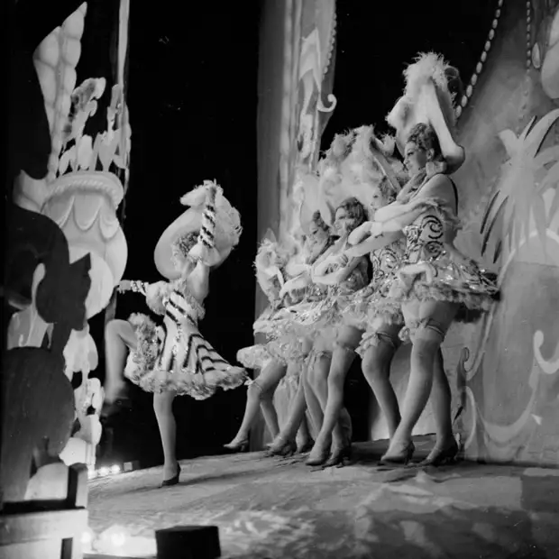 Танцевальное шоу. Shou Girls, или зрелищные постановки с полуобнажёнными девицами в кабаре «Фоли-Бержер», 1918 - 1937 гг.