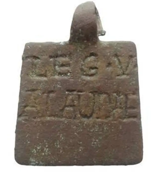 Римский легионерский жетон первой половины 1 век н э. Пятый легион набранный Цезарем в Галлии "Жаворонок"