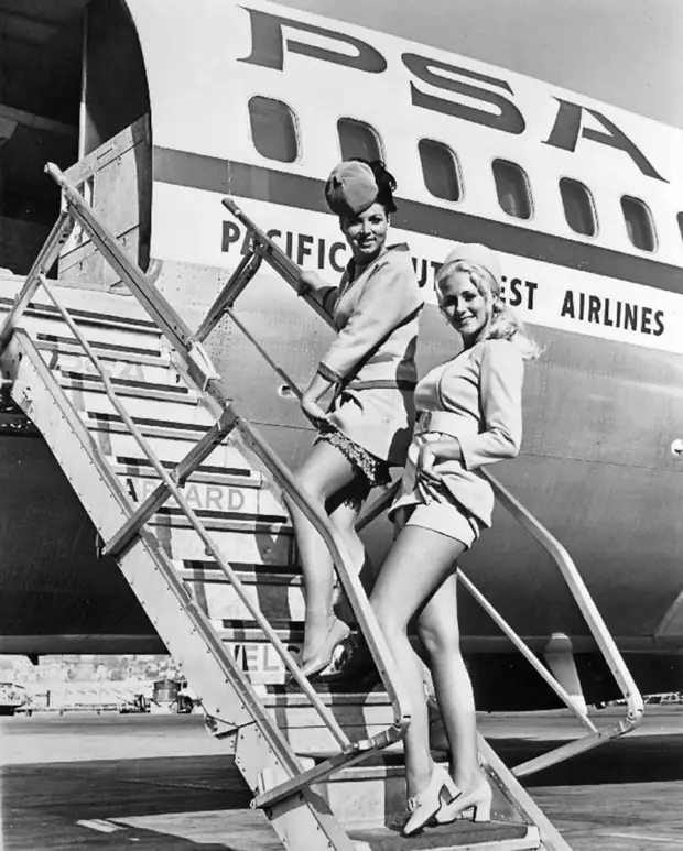 Такими были стюардессы в 1960-ых.