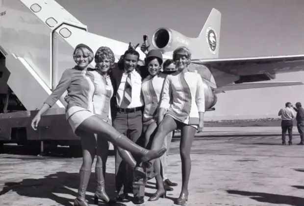 Такими были стюардессы в 1960-ых.