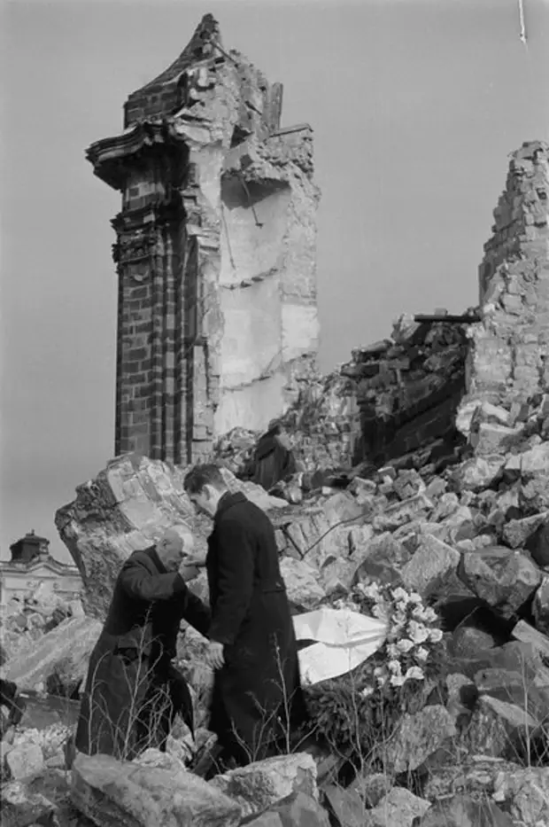 Разбор завалов. Дрезден. Лето 1945 года.