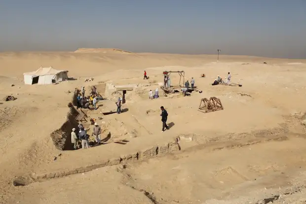 В Египте нашли деревянную лодку времён пирамид