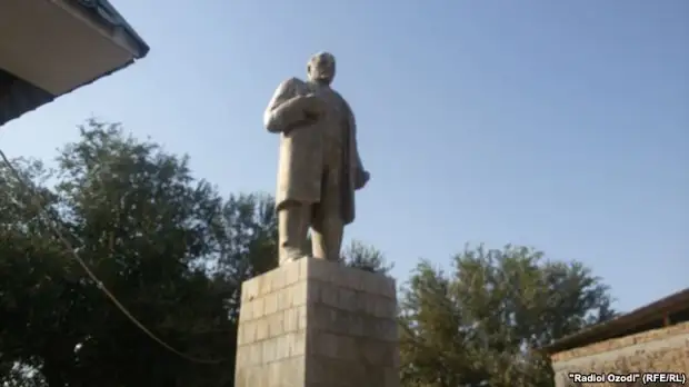 На юге Таджикистана демонтировали последний памятник Ленину