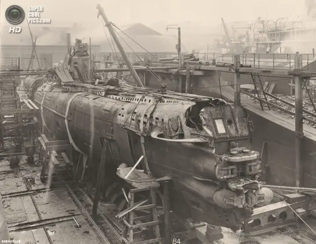 Великобритания. Уолсенд, Тайн-энд-Уир, Англия. 1918 год. Общий вид на подлодку. (Tyne & Wear Archives & Museums)