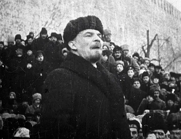 Ленин сказал четко, что с 25 октября большевики превратились в главных защитников Отечества 