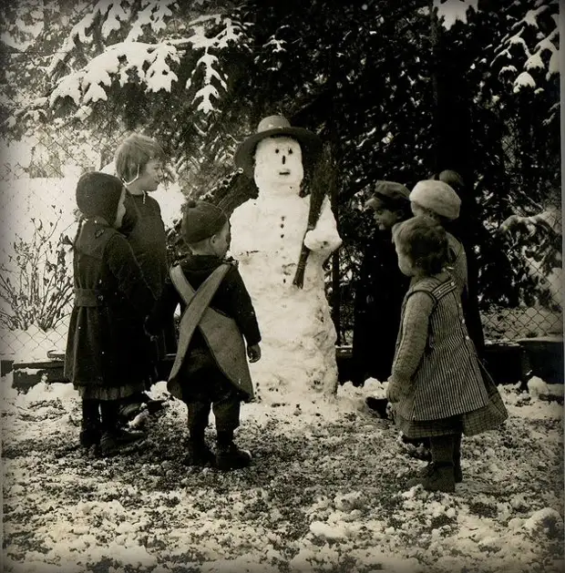 Такие разные снеговики. Винтажные фото детей и снеговиков.