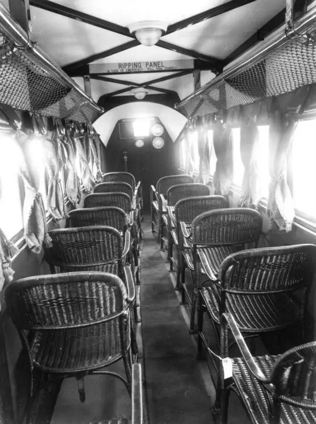Как раньше летали первым классом: икра, любой алкоголь, курение прямо в кресле и полноценное спальное место!