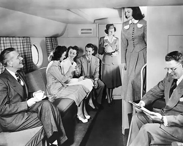 Как раньше летали первым классом: икра, любой алкоголь, курение прямо в кресле и полноценное спальное место!