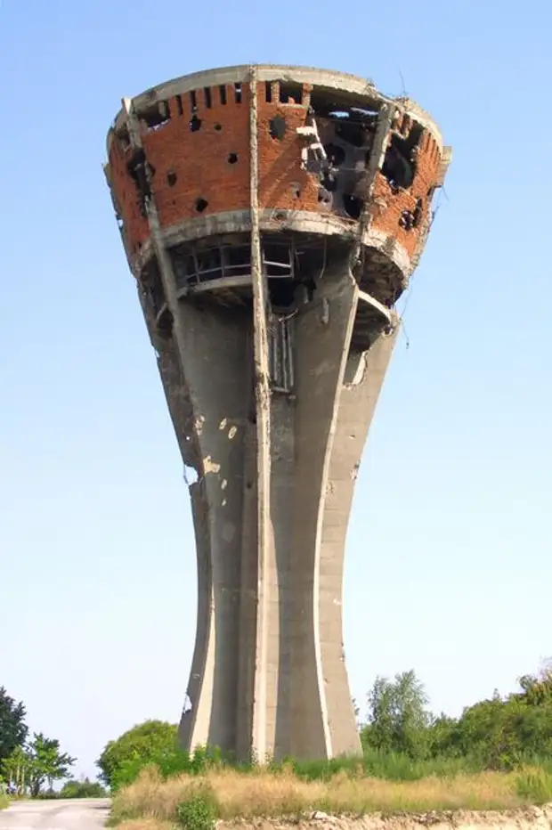 Vukovar__water_tower.jpg