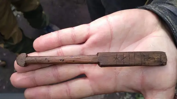 В Новгороде найдена вторая за всю историю раскопок руническая надпись
