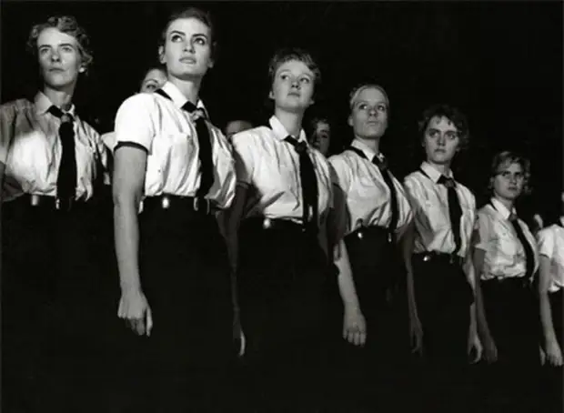 Воспитание идеальных жен – первоочередная задача нацистов