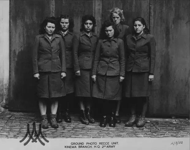 Гертруд Нойманн, Хильдегард Камбах, Ильзе Штайнбуш, Марта Линке, Герта Боте и Магдалене Кессель после ареста. 02 мая 1945