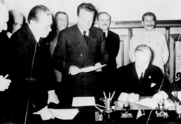 Подписание мирных договоров европейскими государствами в канун второй мировой войны.