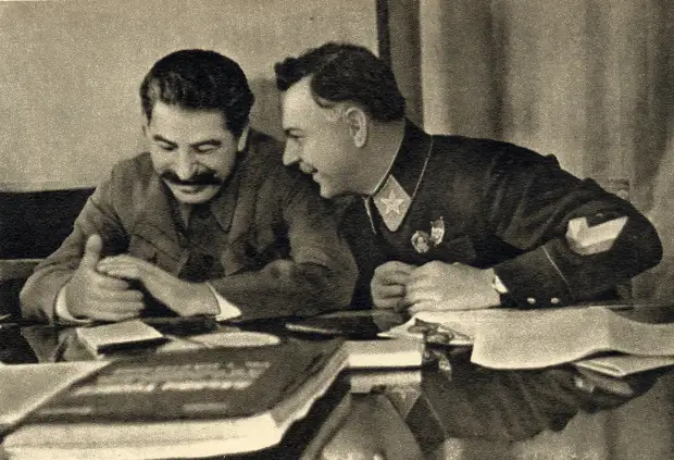 Сталин и Клим Ворошилов. 1935 г.
