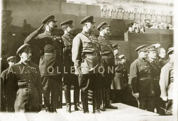 Ворошилов,принимает парад частей Московского гарнизона на Красной площади. 1934 год.