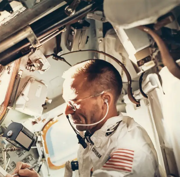 1968, октябрь. Снимок астронавта Уолтера Каннингема на борту «Аполлона-7»