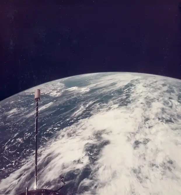 1966, сентябрь. Впечатляющая кривизна Земли над Индийским океаном. Джемини-11