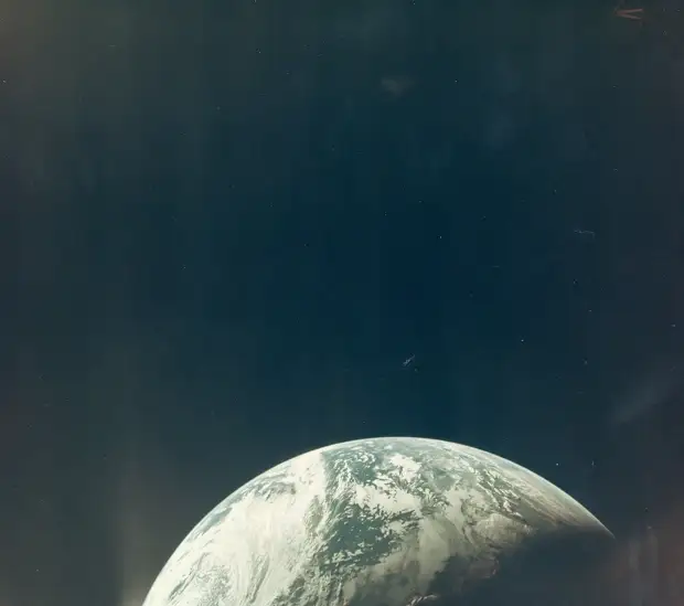 1967, 9 ноября. На снимке - Вид Земли из окна беспилотного космического корабля «Аполлон-4»