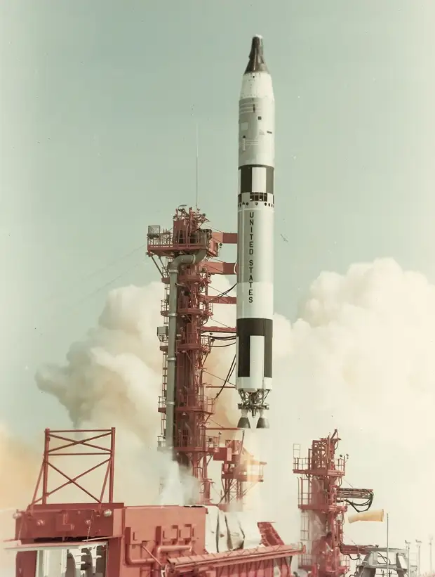 1966,16 марта. Старт Джемини-8. Основная задача полёта — сближение и стыковка с мишенью Аджена-VIII. Второстепенные задачи включали проверку бортовых систем корабля, выход в открытый космос и 10 различных экспериментов.