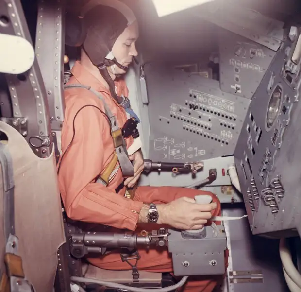 1969. Тренировочные упражнения по посадке на Луну