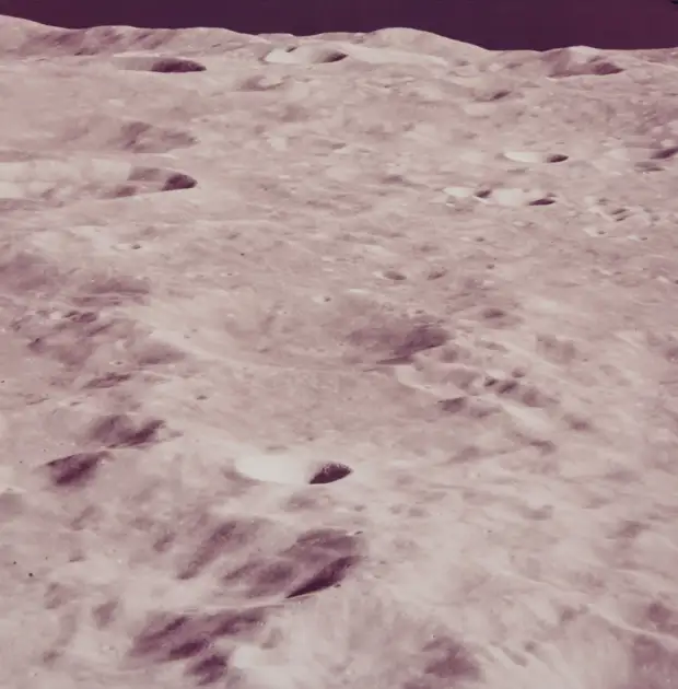 1969. май. Вид лунных гор с орбиты