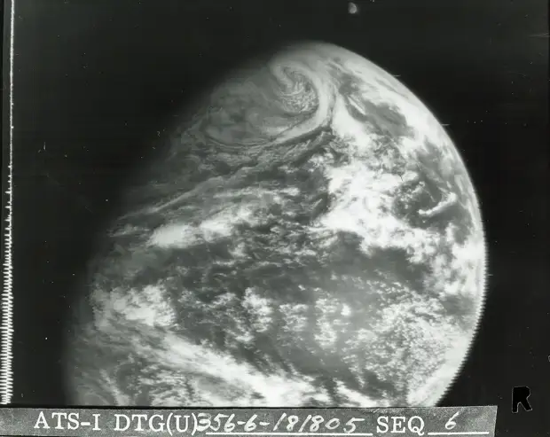 1966, 22 февраля. Первый снимок планеты Земля с ее спутником Луной