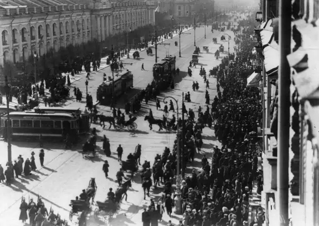 10. Демонстрация протеста на Невском проспекте. 15 апреля 1912. Санкт-Петербург