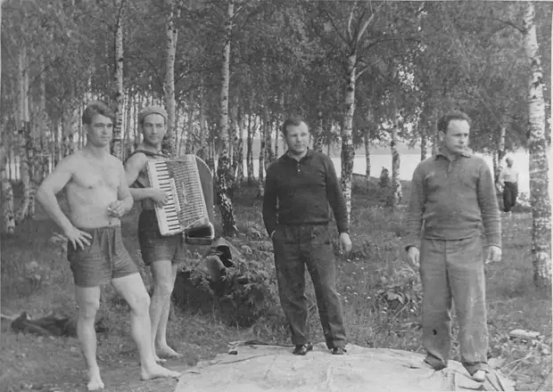 Первые Советские космонавты на пикнике в Долгопрудном.