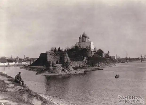 Псковский кремль после освобождения в 1944 г.