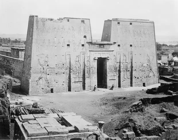 Эдфу. Храм Гора. 1890-е