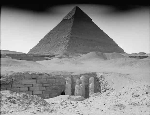 Раскопки Альфреда Моуда. Гиза. Могила возле Великой пирамиды. 1934