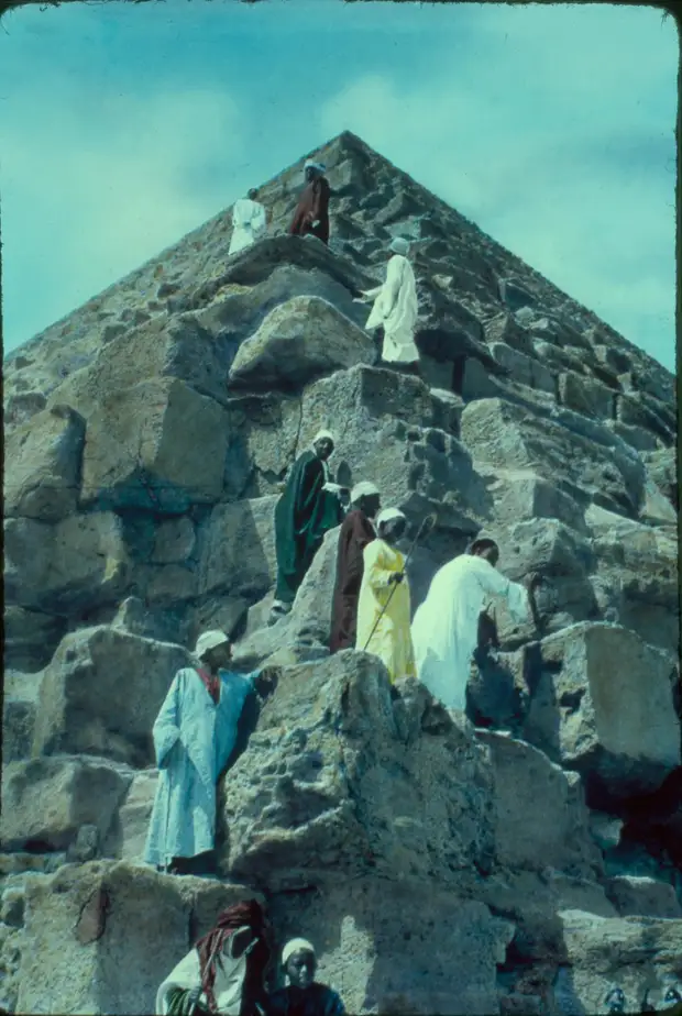 Гиза. Восхождение на Великую пирамиду. 1950