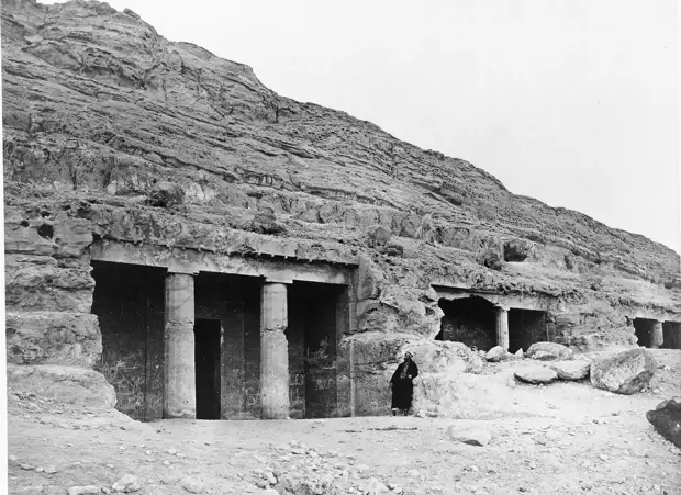 Бени-Хасан. Окрашенные гробницы. Вход. 1860-1870-е