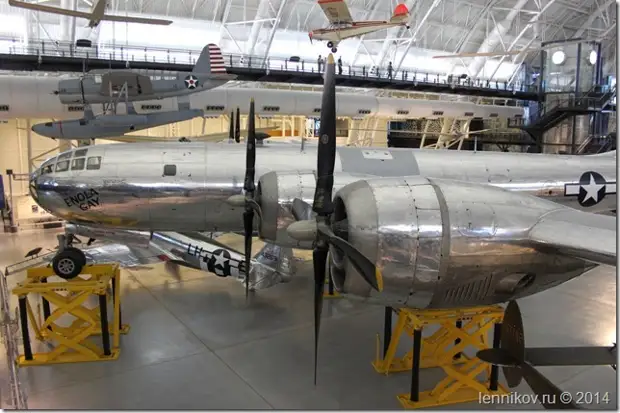 Стратегический бомбардировщик B-29 «Enola Gay» Стратегический бомбардировщик B-29 «Enola Gay» 