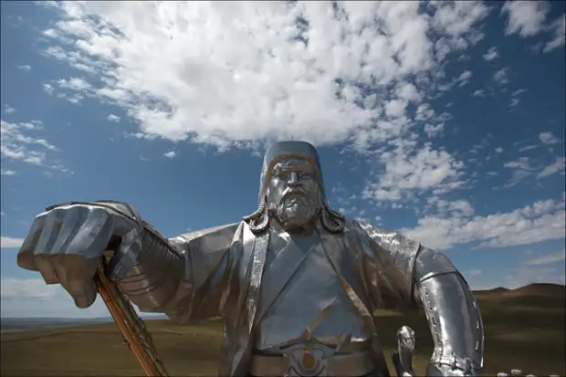 Статуя Чингисхана в Цонжин-Болдоге (Монголия). Фото: Ludovic Hirlimann / Flickr.com / CC BY-SA 2.0.