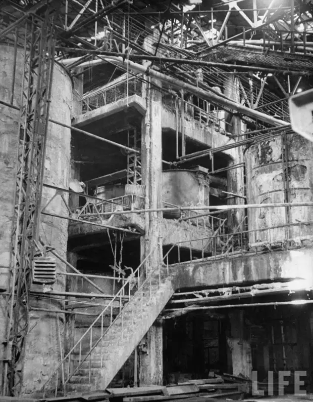 Демонтированный алюминиевый завод в Фушуне. 1946