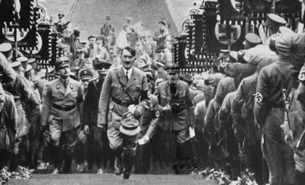 Плененный комендант Берлина Вейдлинг рассказывает о последней встрече с Гитлером. Кинохроника.