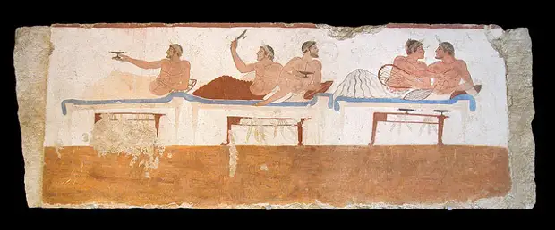 Историки воссоздали застольную игру древних греков