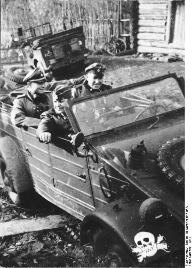 Bundesarchiv_Bild_101III-Cantzler-045-05A,_Russland,_VW-_Kübelwagen