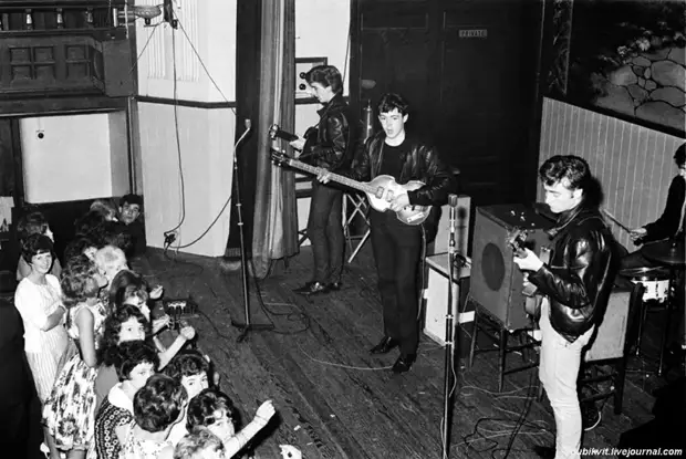 01 The Beatles - первые концерты.jpg