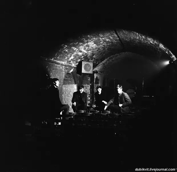 06 The Beatles - передышка в Пещере.jpg