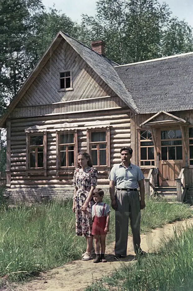 Легендарный Маресьев с семьёй. Начало 1950-х