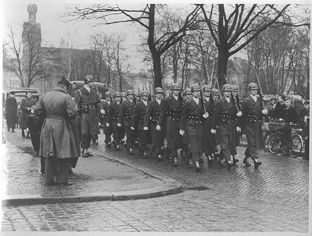 6th Inf Soldiers in Berlin 1951