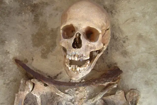 Анализ эмали зубов объяснил происхождение «вампиров» XVII века