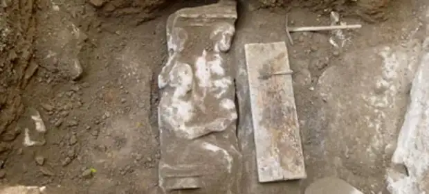 Новое надгробие нашли рядом со Священной дорогой в Афинах