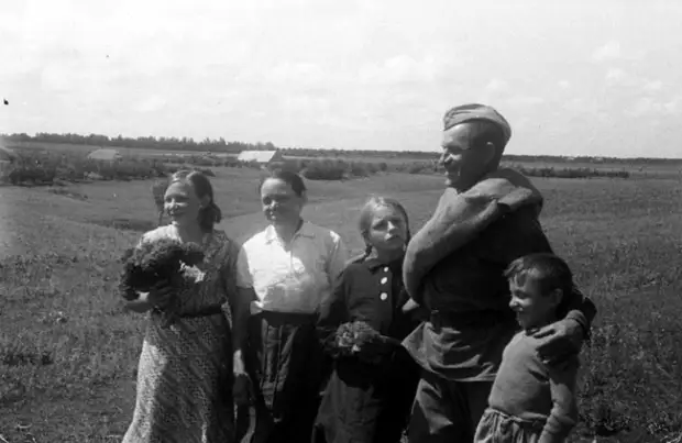 Как встречали на родине советских воинов освободителей.