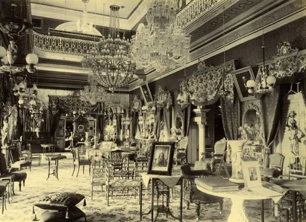 Роскошная гостиная дворца, 1888 год.