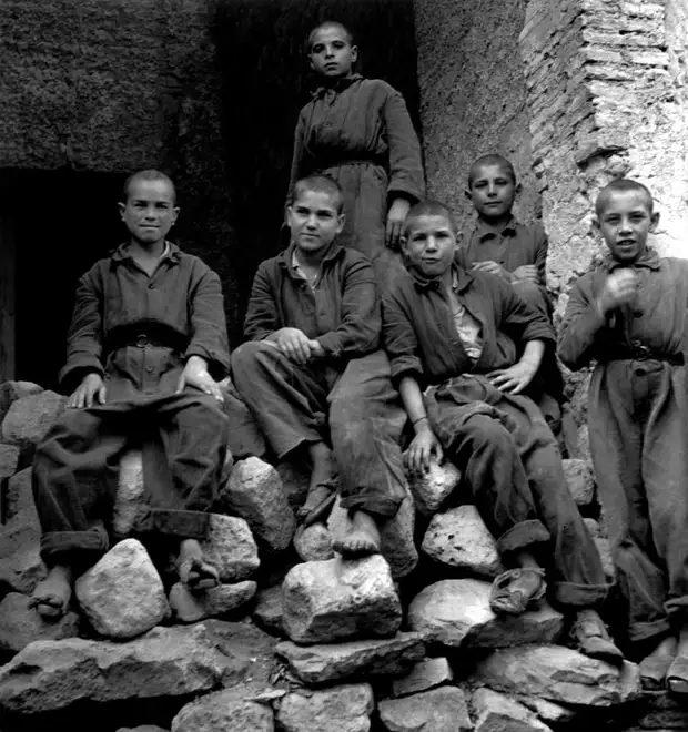Италия, Неаполь, 1948 год - Подростки из исправительной колонии для несовершеннолетних