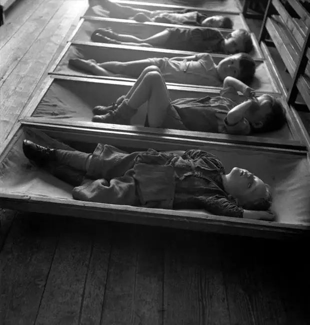 Австрия, 1948 год - Тихий час у детей в лагере для беженцев из числа судетских немцев