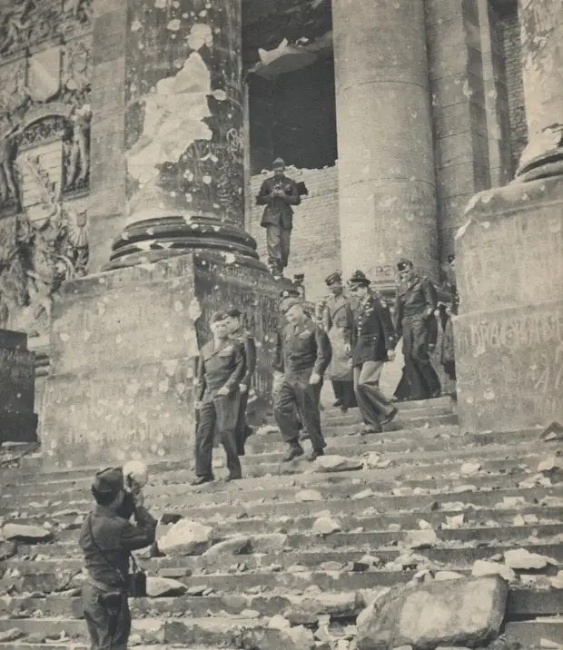 Большие люди в поверженном Берлине. 1945.